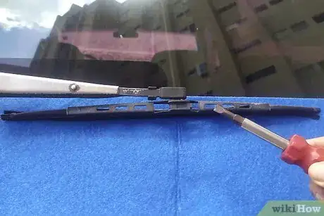 Imagen titulada Remove Windshield Wipers Step 7