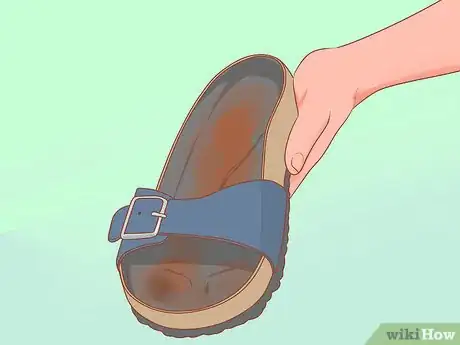 Imagen titulada Break in Birkenstocks Step 3