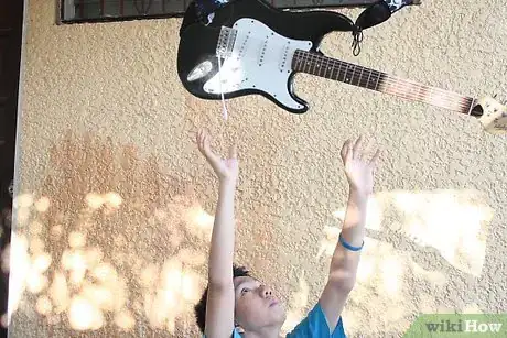 Imagen titulada Do Guitar Moves Step 9