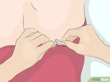 Imagen titulada Keep a Strapless Bra Up Step 11