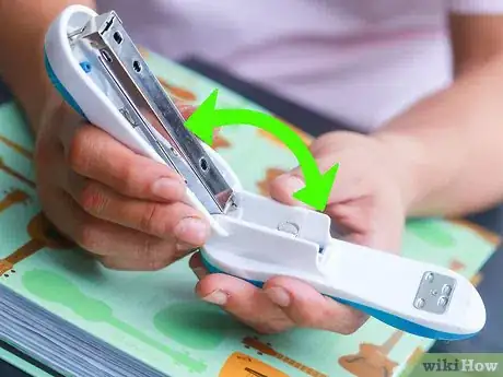 Imagen titulada Staple a Booklet Step 12