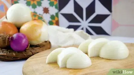 Imagen titulada Cut an Onion Into Wedges Step 7