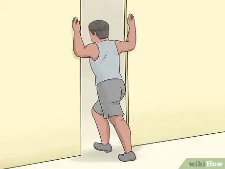Imagen titulada Fix Rounded Shoulders Step 6