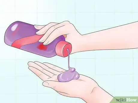 Imagen titulada Prevent Natural Blonde Hair from Darkening Step 1
