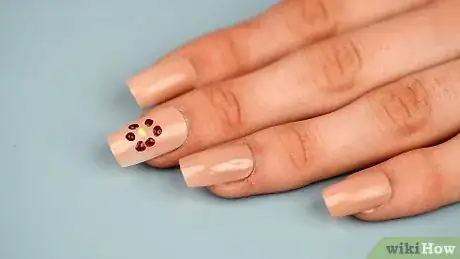 Imagen titulada Make Flower Nail Art Step 7