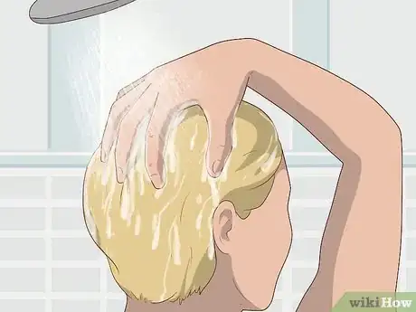 Imagen titulada Get Green out of Blonde Hair Step 11