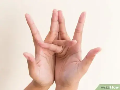 Imagen titulada Do a Snake Hand Trick Step 12