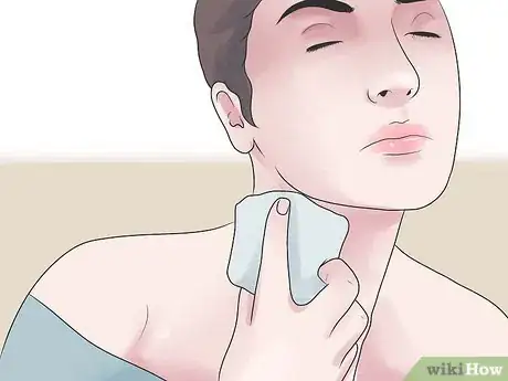 Imagen titulada Treat an Infected Sebaceous Cyst Step 2