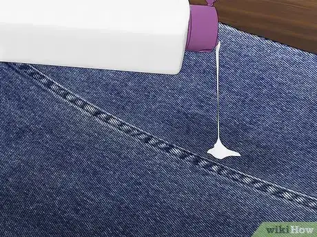 Imagen titulada Get Oil Stains Out of Jeans Step 7