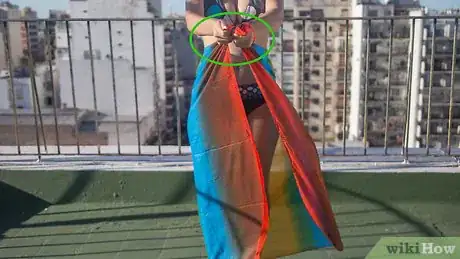 Imagen titulada Tie a Sarong Step 9