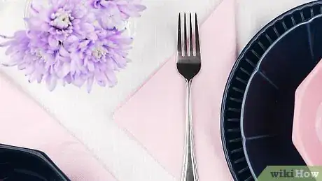 Imagen titulada Set Silverware Step 6