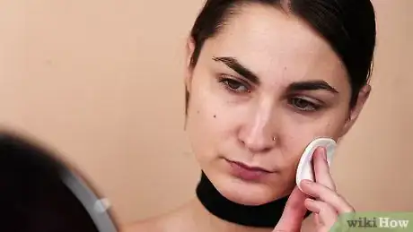 Imagen titulada Put on Liquid Foundation Step 18