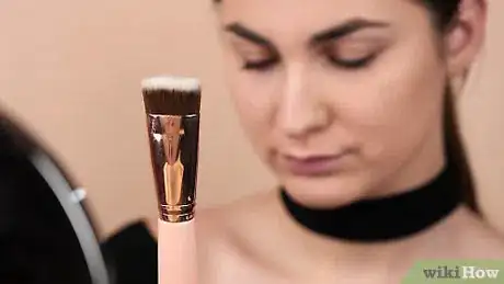Imagen titulada Put on Liquid Foundation Step 24