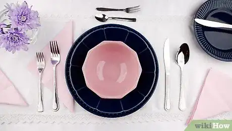 Imagen titulada Set Silverware Step 11