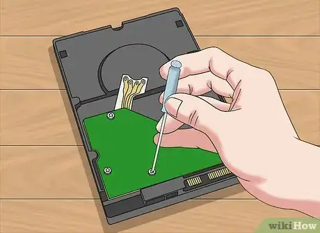 Imagen titulada Recycle Old Computer Hard Drives Step 2