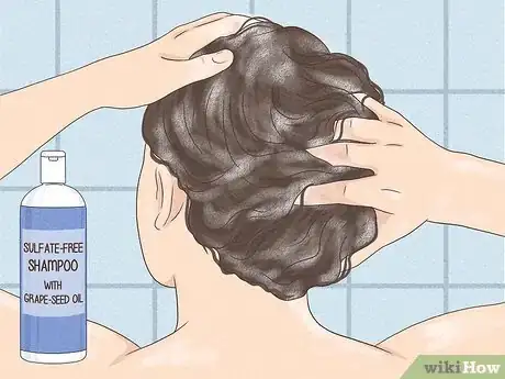 Imagen titulada Define Curly Hair Step 2
