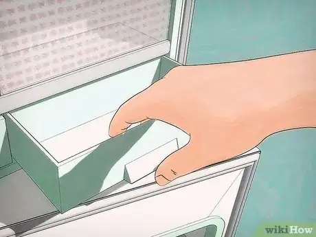 Imagen titulada Clean a Refrigerator Step 3