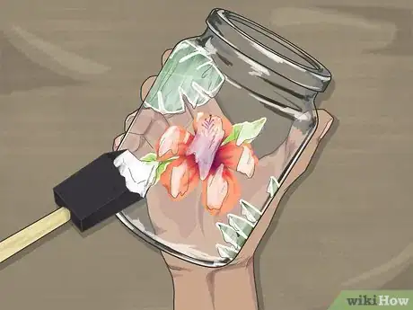 Imagen titulada Decoupage Jars Step 13