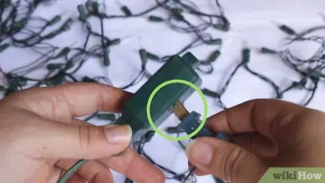 Imagen titulada Decorate a Christmas Tree Step 1