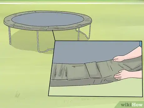 Imagen titulada Flip on the Trampoline Step 3