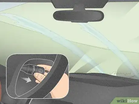 Imagen titulada Clean a Glass Windshield Step 15