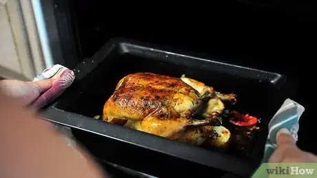 Imagen titulada Cook a Whole Chicken in the Oven Step 19