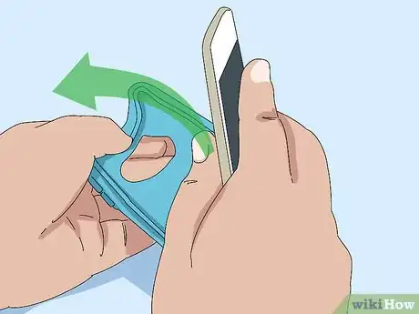 Imagen titulada Open an Otterbox Case Step 18