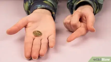 Imagen titulada Do a Simple Coin Magic Trick Step 6