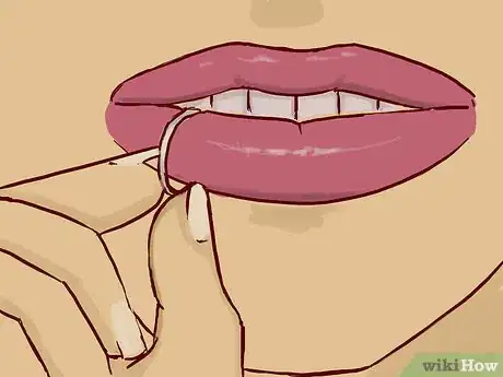 Imagen titulada Treat a Cut Lip Step 6