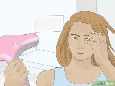 Imagen titulada Feather Hair Around Your Face Step 10