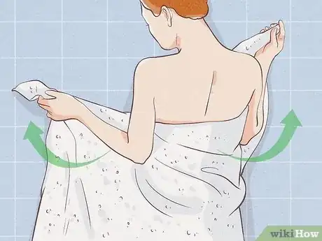 Imagen titulada Make a Body Wrap Towel After a Shower Step 3