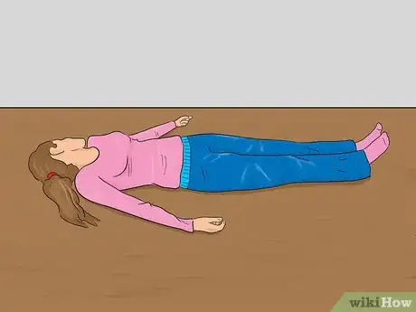 Imagen titulada Perform the Heimlich Maneuver Step 8