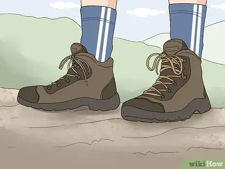 Imagen titulada Dress for Hiking Step 17