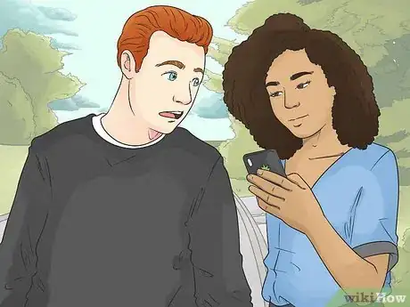 Imagen titulada Why Does My Girlfriend Go Through My Phone Step 1