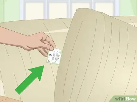 Imagen titulada Clean a Chenille Sofa Step 11