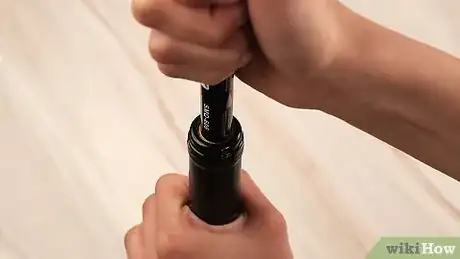 Imagen titulada Open a Wine Bottle Without a Corkscrew Step 4