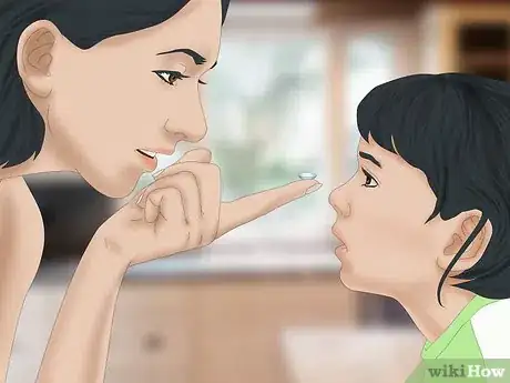 Imagen titulada Put Contact Lenses in Your Child's Eyes Step 8