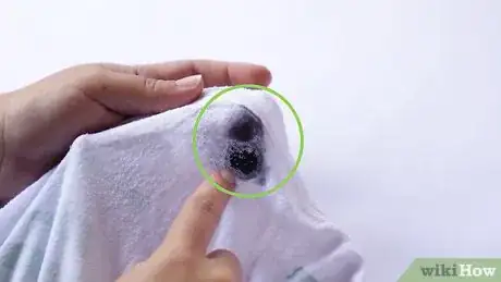 Imagen titulada Get Ink out of a White Shirt Step 1