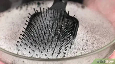 Imagen titulada Comb Long Hair Step 15