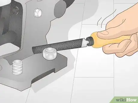 Imagen titulada Remove a Rounded Nut Step 6