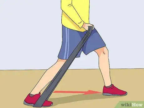 Imagen titulada Do Bicep Curl Resistance Band Exercises Step 10