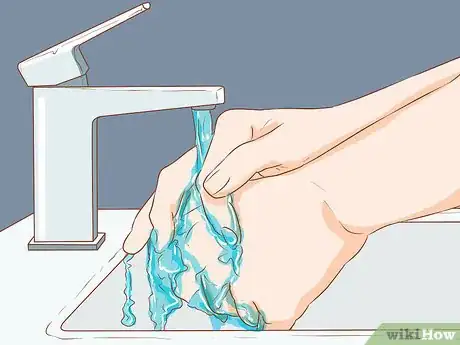 Imagen titulada Stop Tongue Bleeding Step 2