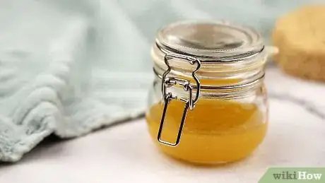 Imagen titulada Make Honey Lip Scrub Step 7
