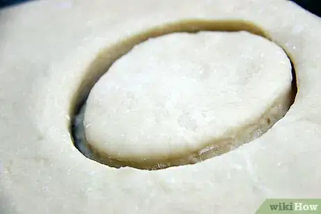 Imagen titulada Make Doughnuts Step 10