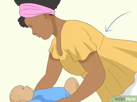 Imagen titulada Cradle Hold a Baby Step 1