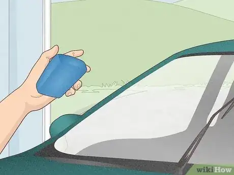 Imagen titulada Clean a Glass Windshield Step 19