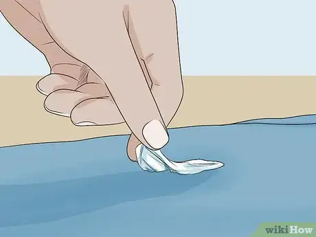 Imagen titulada Remove Hot Glue Step 4