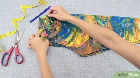 Imagen titulada Make a Crop Top Step 7