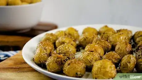 Imagen titulada Roast Baby Potatoes Step 13