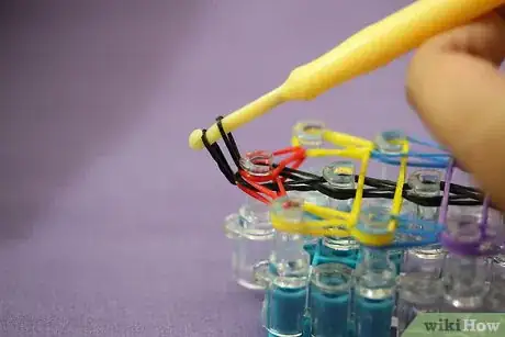 Imagen titulada Make a Ladder Bracelet on the Rainbow Loom Step 8